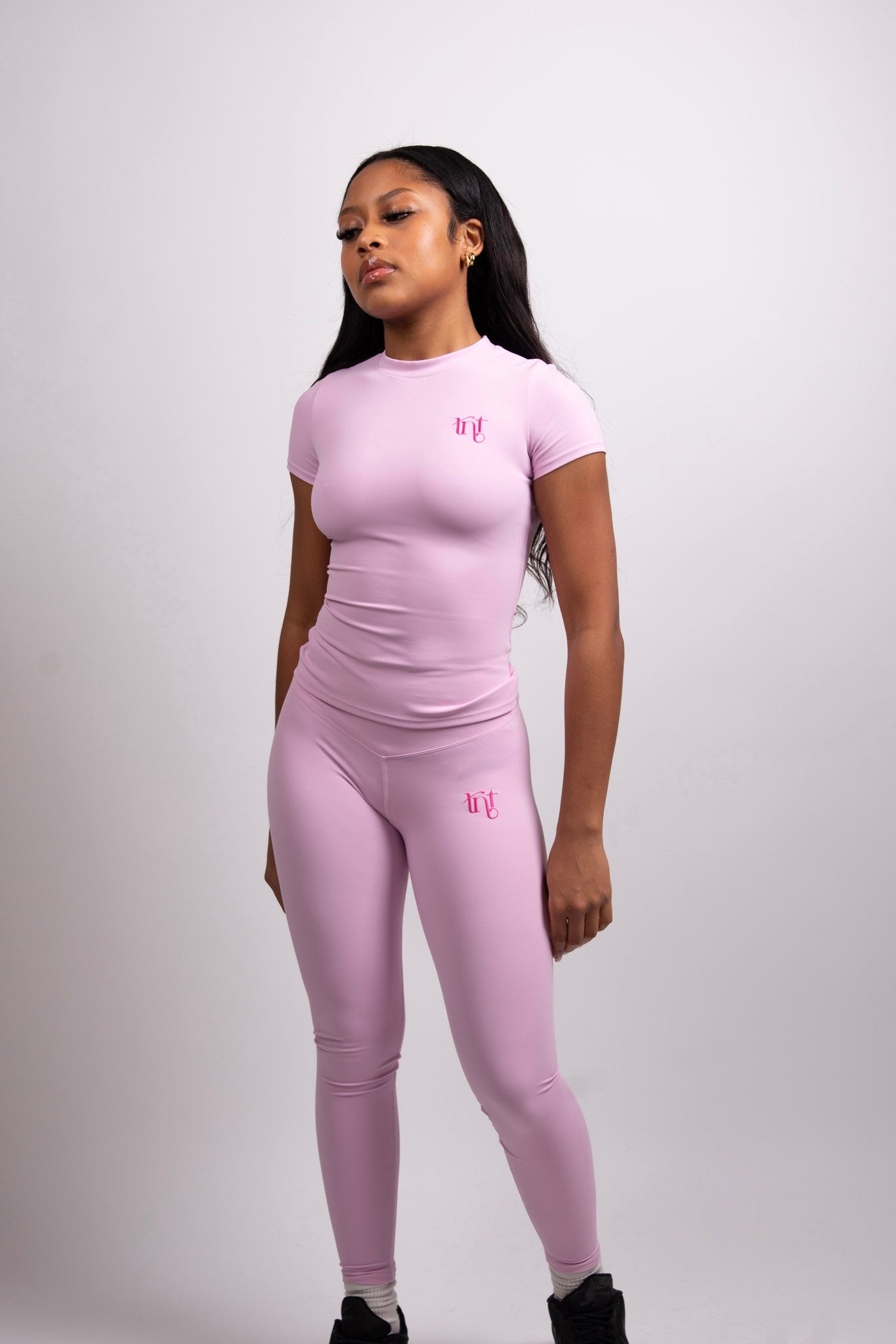 Camiseta de compresión de manga corta en color rosa bebé y magenta